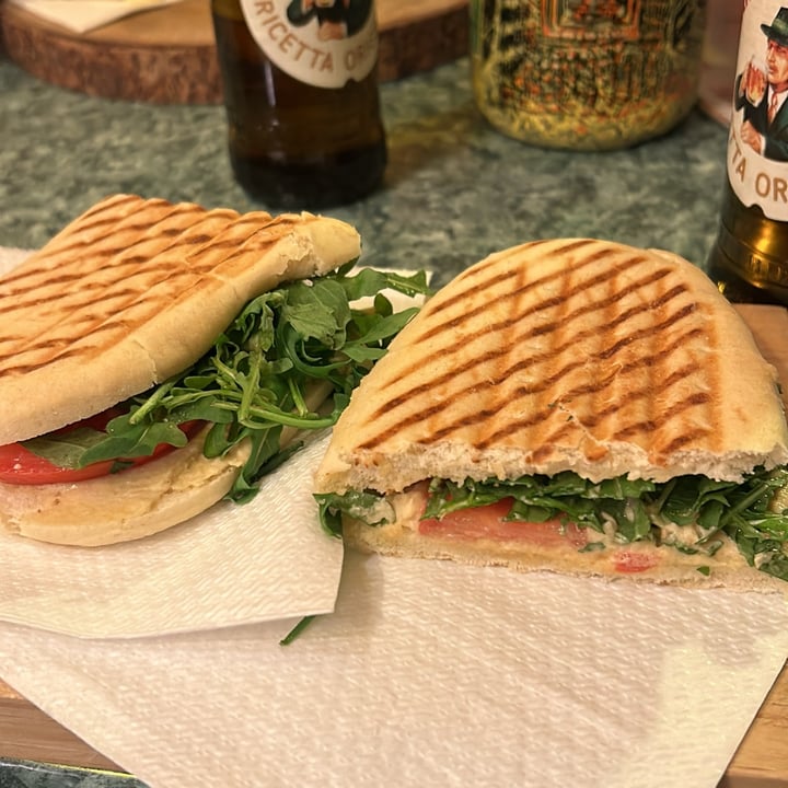 photo of Pub Sunshine panino con humus shared by @lelepolly on  07 Mar 2024 - review