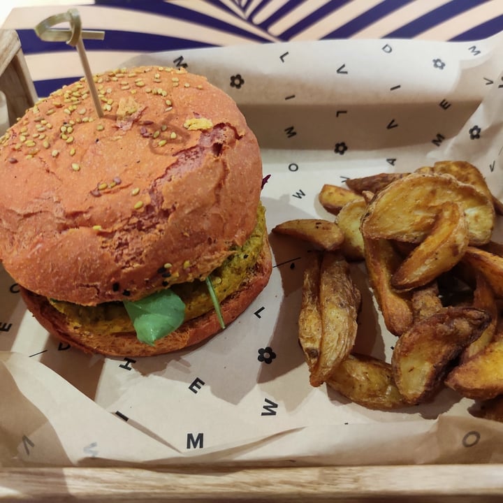 photo of Flower Burger botanical burger shared by @user123987 on  02 Oct 2023 - review