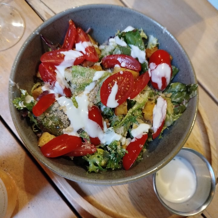 photo of Aromaticus Tempeh Caesar Salad shared by @viveregreenn on  04 May 2025 - review