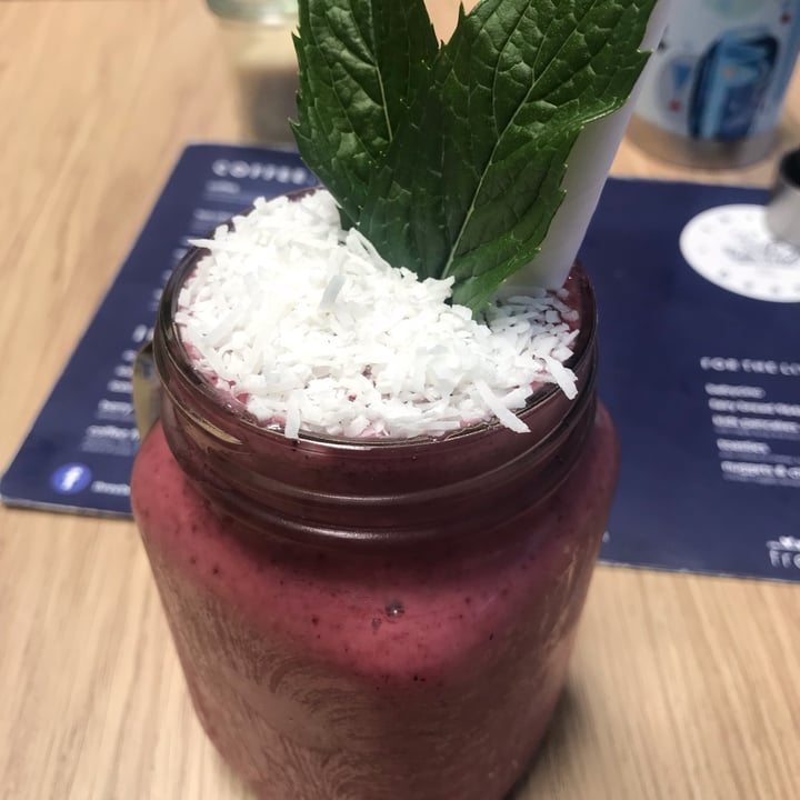 photo of Three Beans Erina Fair Coconut Berry Smoothie shared by @lordsnooks on  22 Dec 2024 - review