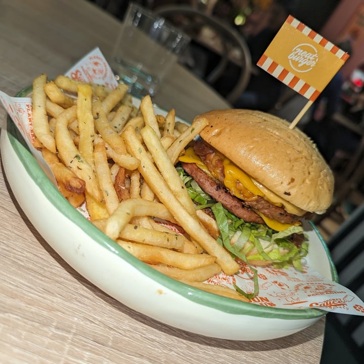 photo of Neat Burger Milano | Merlata Bloom smash burger shared by @irenesorti on  01 Jan 2024 - review