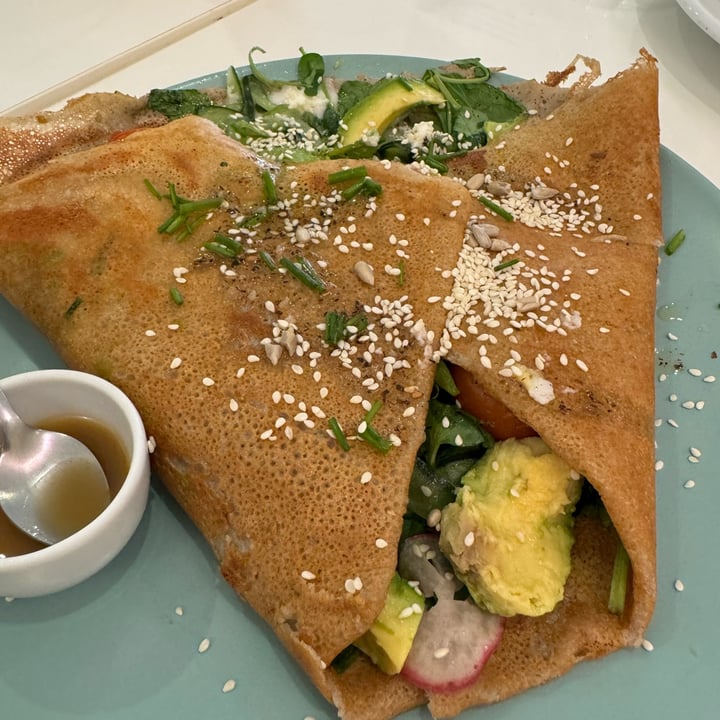 photo of Maria Limão Brunch, Crepes, Limonadas Lisboa Vegan avocado crepe with vegan cheese, tomato, spinach and red onion shared by @beccatx on  08 Aug 2024 - review
