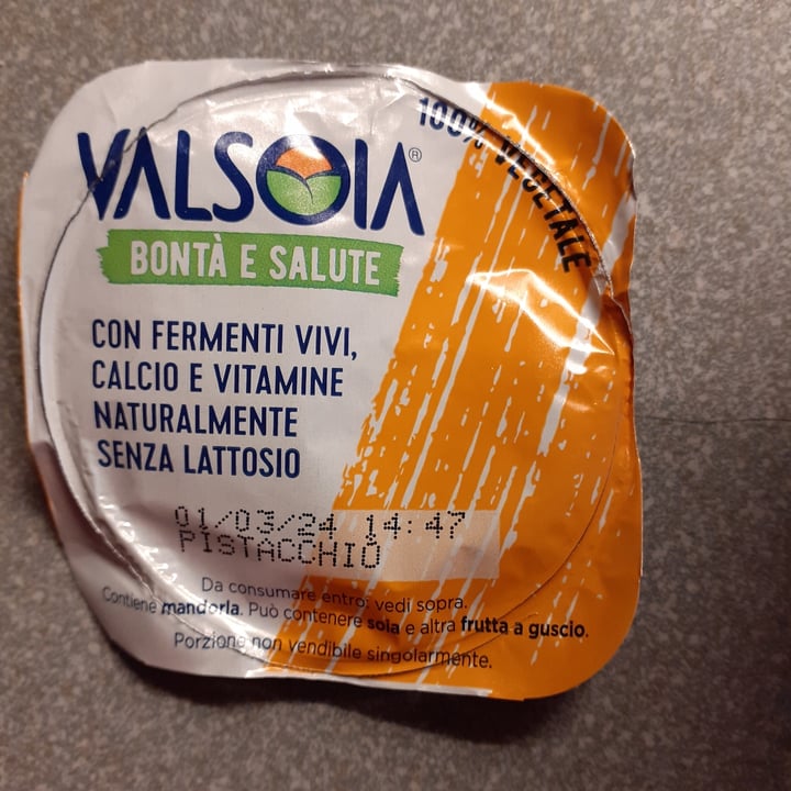 photo of Valsoia yogurt al pistacchio shared by @queenmary on  01 Mar 2024 - review