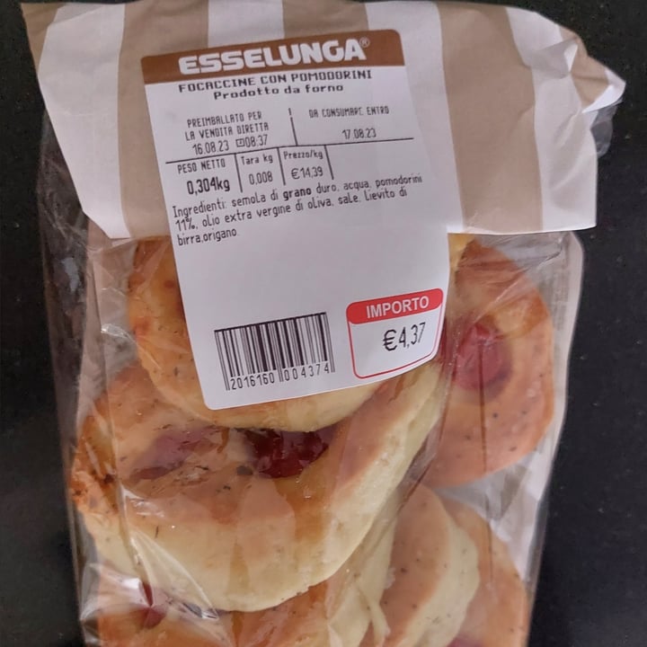 photo of Esselunga Focaccine con pomodorini shared by @gemmaviva on  18 Aug 2023 - review