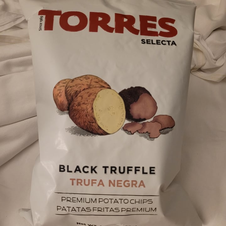 photo of Torres Selecta Black truffle premium potato chips shared by @yourfriendjen on  15 Apr 2024 - review