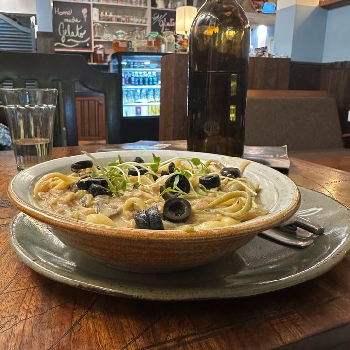 photo of Marc's café - store vegan linguini Alfungi pasta shared by @arjun04 on  06 Oct 2024 - review