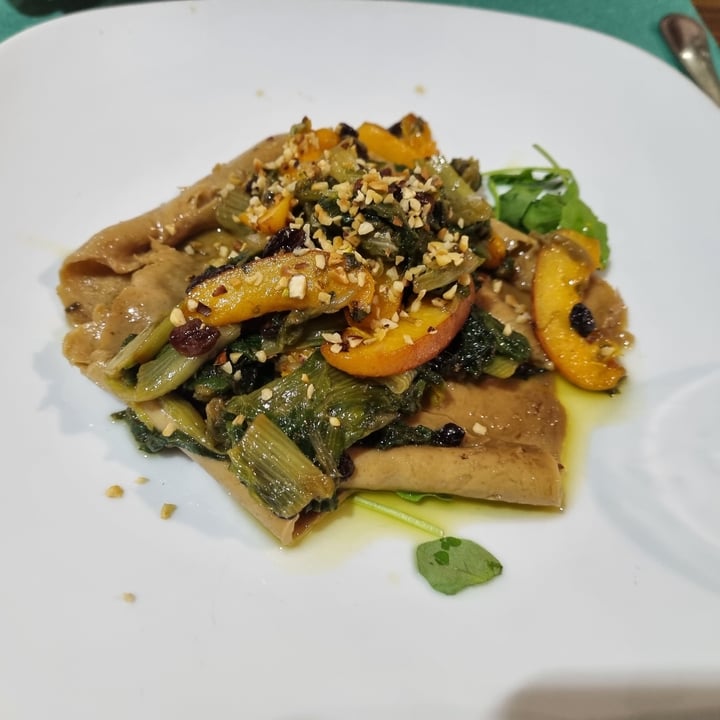 photo of La puntarella pazza Caroaccio Di Seitan Con Scarola E Albicocche shared by @hain on  23 Aug 2023 - review