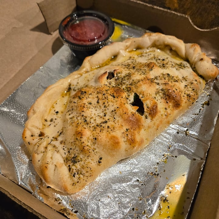photo of Yellow Brick Pizza BYO Calzone shared by @thuggishalien on  23 Feb 2025 - review