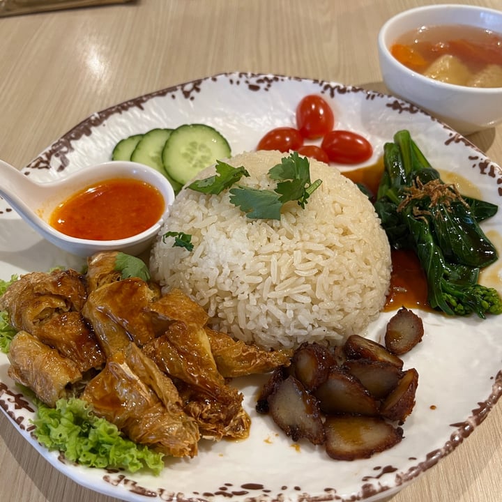 photo of Lotus Vegetarian Restaurant Chicken rice shared by @vegphilosopher on  13 Oct 2023 - review