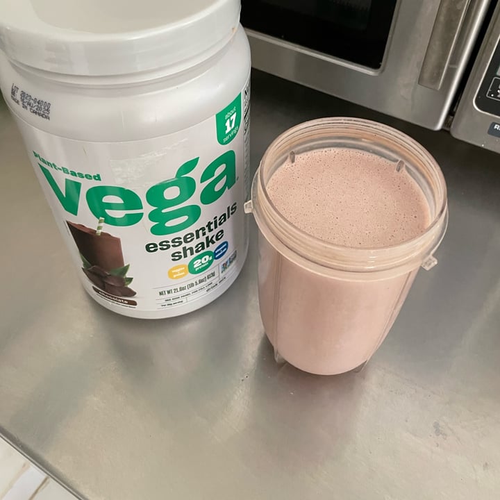 photo of Plant-Based Vega Sport Chocolate Protien Shake shared by @wendylararomero on  28 May 2024 - review