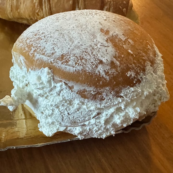 photo of Panificio Brizzolari srl Maritozzo Con Panna E Crema Pasticcera shared by @silvycindy on  19 Sep 2025 - review