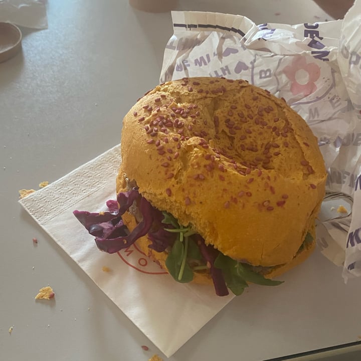 photo of Flower Burger botanical burger shared by @federicabillero on  28 Oct 2023 - review