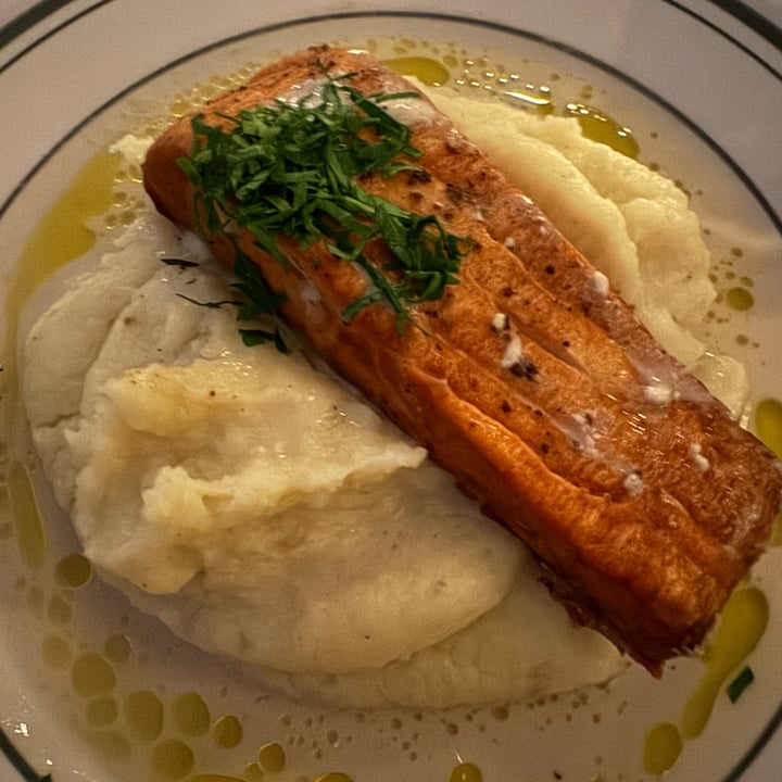 photo of Stefano's Sandwiches Salmon Beurre Blanc shared by @matro on  16 Mar 2025 - review