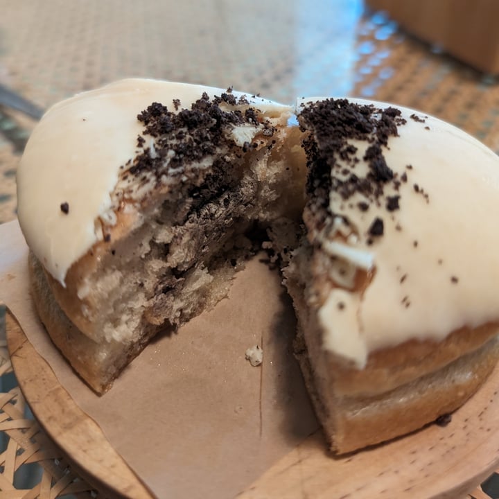 photo of Areca Bakery Donut de chocolate blanco y oreo shared by @emedemo on  31 Mar 2024 - review