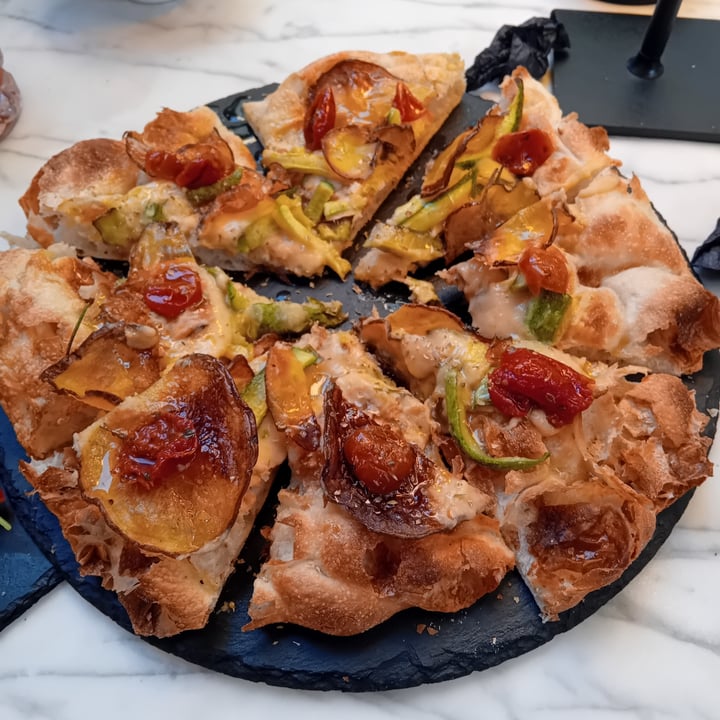 photo of Velluto club & bistro focaccia con hummus shared by @claire66 on  14 Jul 2025 - review