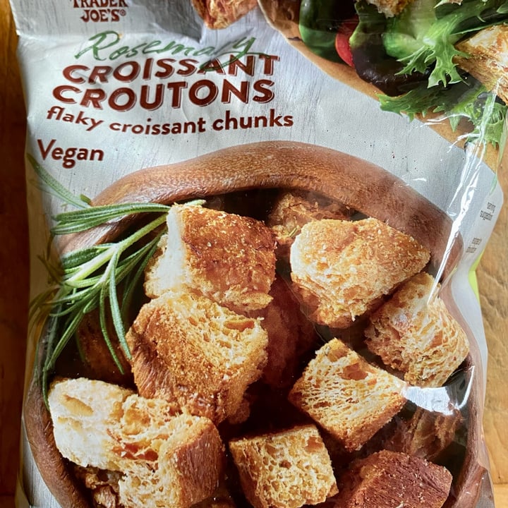 photo of Trader Joe's Rosemary Croissant Croutons shared by @sandrews on  16 Nov 2023 - review