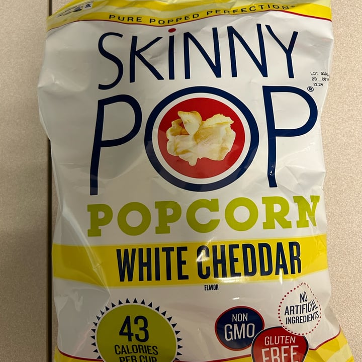 photo of Skinny Pop Popcorn Cakes White Cheddar Flavor shared by @lightskinvegan on  06 May 2024 - review