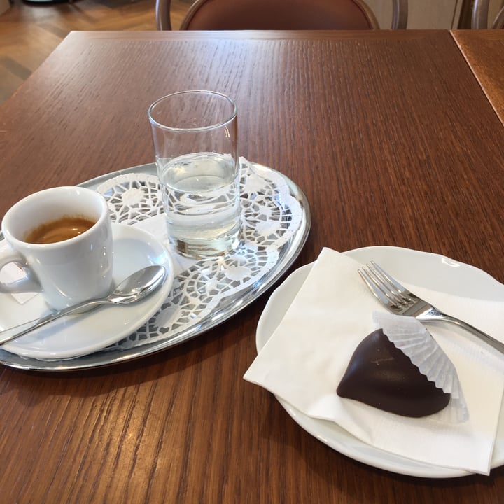 photo of Kurkonditorei OBERLAA Maroniherz Vegan shared by @radhaanjali on  01 Nov 2023 - review