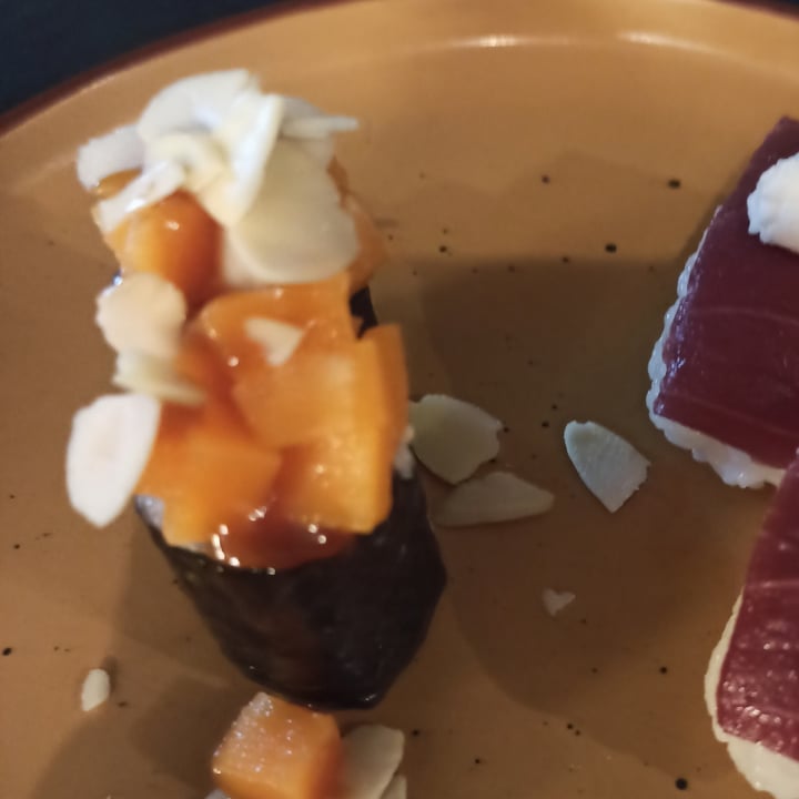 photo of Sushi Meshi Salmone e mandorle shared by @metalcricia on  09 Aug 2024 - review