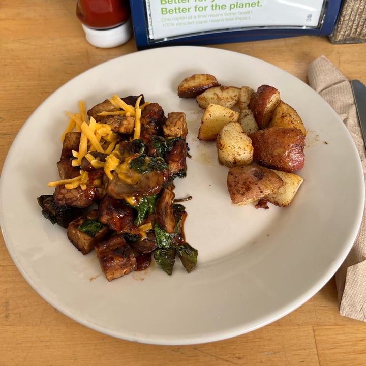 photo of East End Eatery Tempeh Scramble With Roasted Potatoes shared by @tipsyballoons on  01 Nov 2024 - review