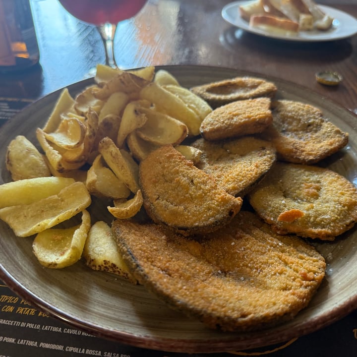 photo of Taverna Concordia cotolette di melanzane impanate con patate rustiche shared by @unejanie on  05 Oct 2025 - review