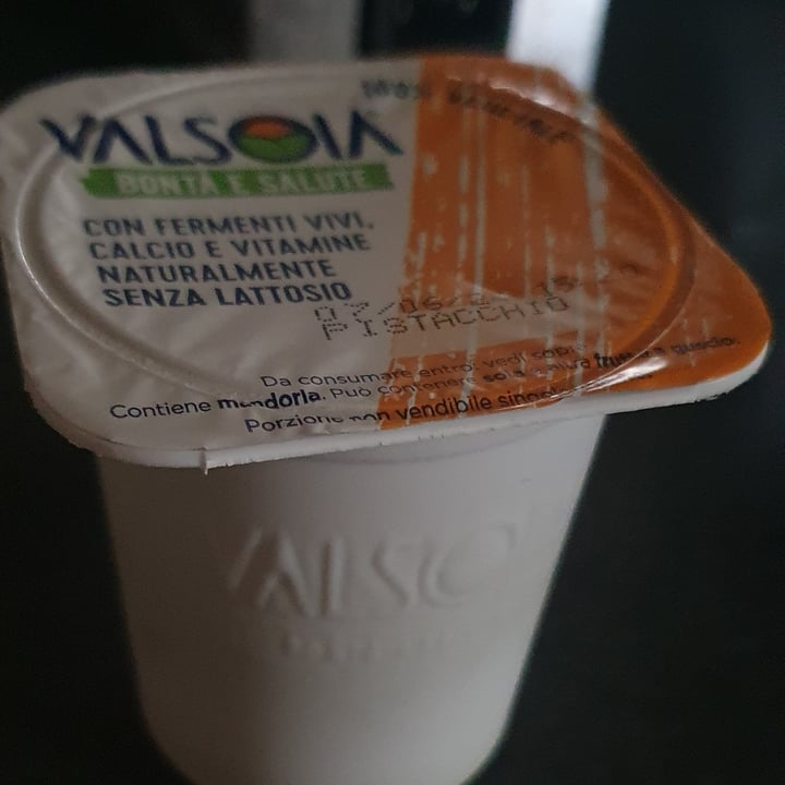 photo of Valsoia yogurt al pistacchio shared by @francescarest on  04 May 2024 - review