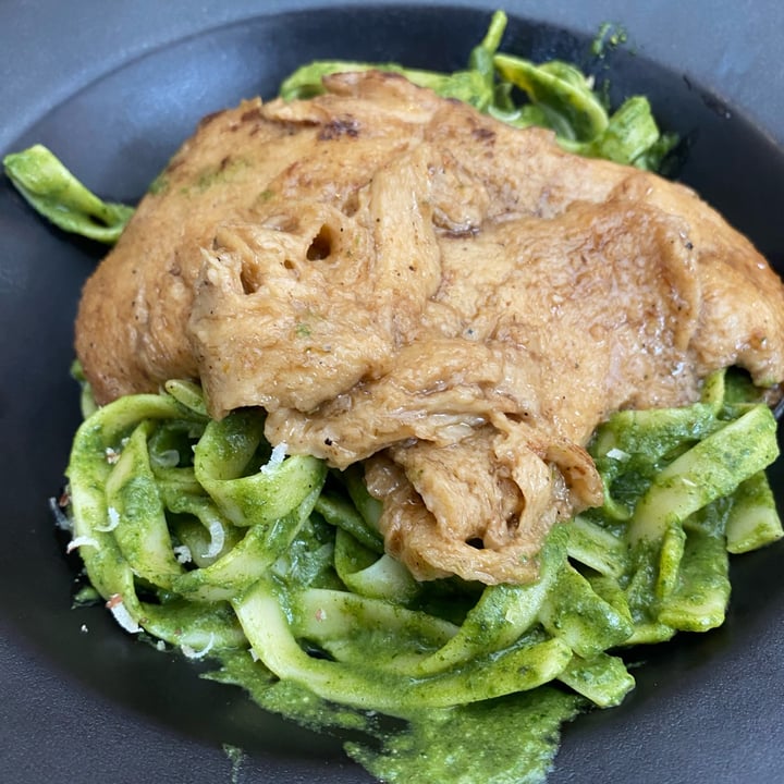 photo of Gastronomía Vegana Fettuccine al pesto con lomo shared by @pachpam on  08 Oct 2025 - review