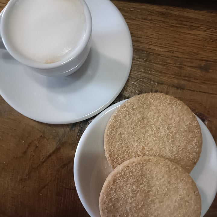 photo of Torteria Berlicabarbis - Via Cernaia Biscotti vegani alla cannella shared by @sonounwaffle on  22 Jul 2025 - review