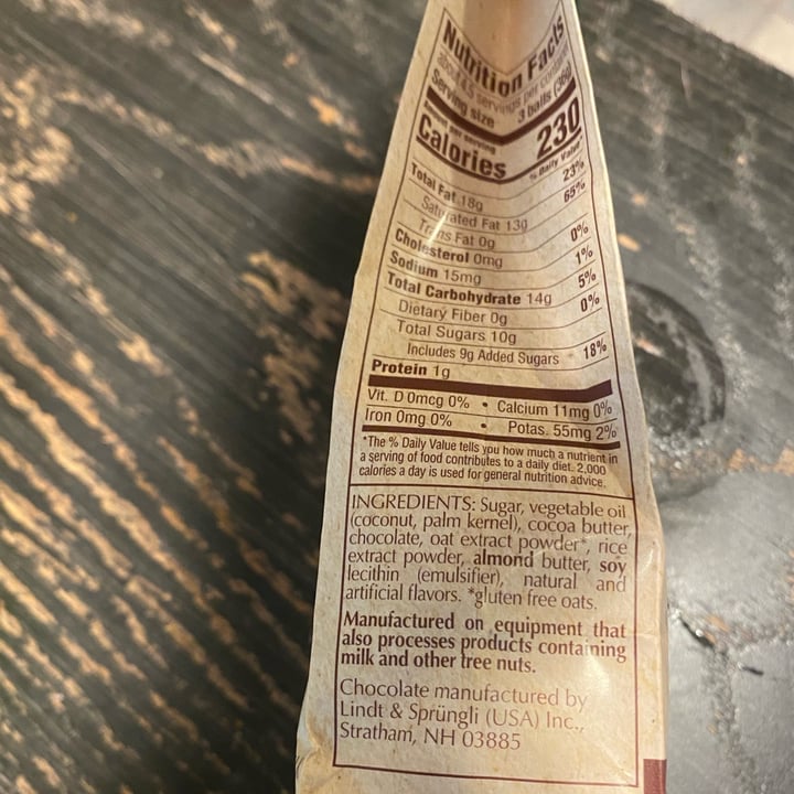 photo of Lindt Lindor Oatmilk Chocolate Truffles shared by @friendlyvegan on  09 Oct 2024 - review