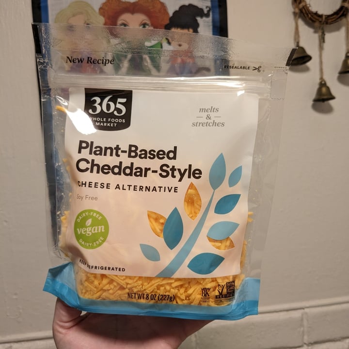 photo of 365 Whole Foods Market Cheddar Shredded Cheese shared by @starladear33 on  28 Apr 2024 - review