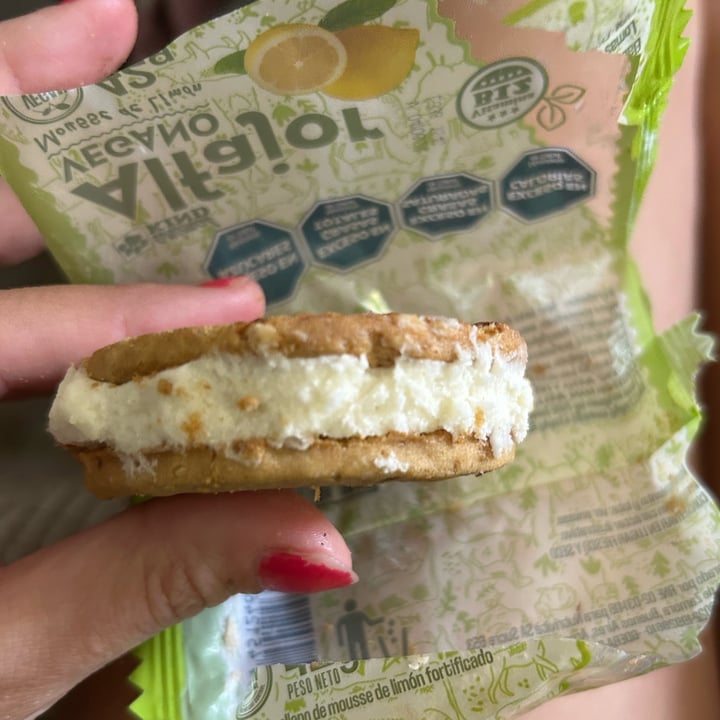 photo of Animal kind Alfajor mousse de Limon shared by @jaelbori on  16 Aug 2024 - review