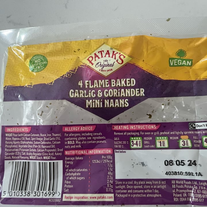 photo of Patak's 4 Flamd Baked Garlic & Coriander Mini Naans shared by @hypnicol on  05 Jun 2024 - review