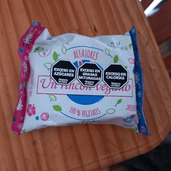 photo of Un Rincón Vegano Alfajor de Coco shared by @tribelenc on  18 Apr 2024 - review