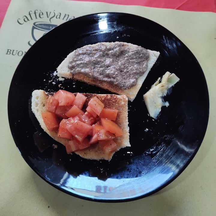 photo of Caffè Via Napoli Ristobar bruschette miste shared by @joellevd on  23 Feb 2025 - review