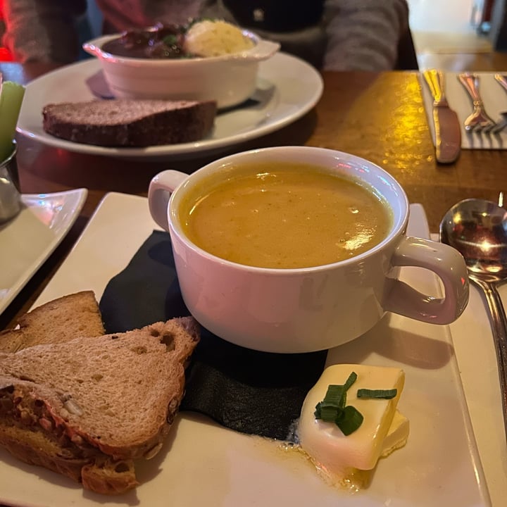 photo of Matt The Millers Bar & Restaurant Soup with brown bread shared by @littlecanadianvegan on  29 Nov 2023 - review