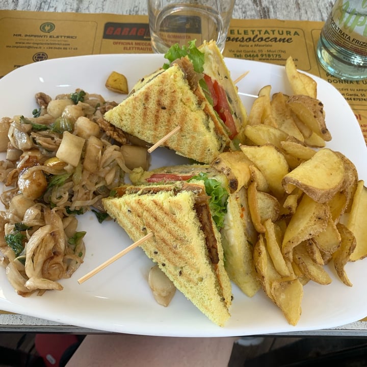 photo of Caffè ALPI Bistrot Club Sandwich shared by @sabrinamarangoni on  09 Sep 2023 - review