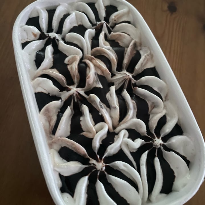 photo of Sammontana Amando gelato alla vaniglia variegato al cacao e nocciola shared by @elevandi on  07 Aug 2024 - review