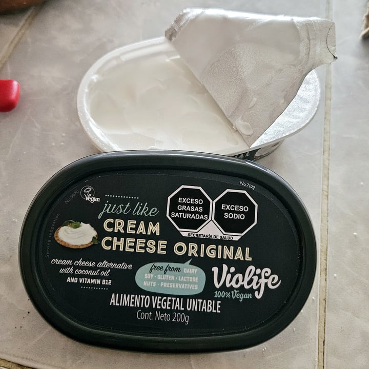 photo of Violife Original cream cheese shared by @darkxocolatl on  25 Apr 2024 - review