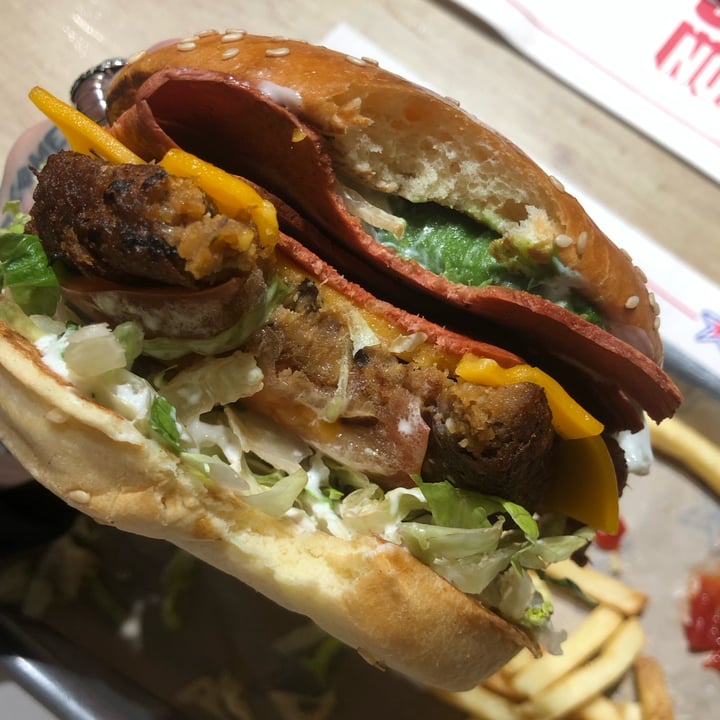 photo of Foster's Hollywood Veggie Burger shared by @ramseier on  30 Apr 2024 - review