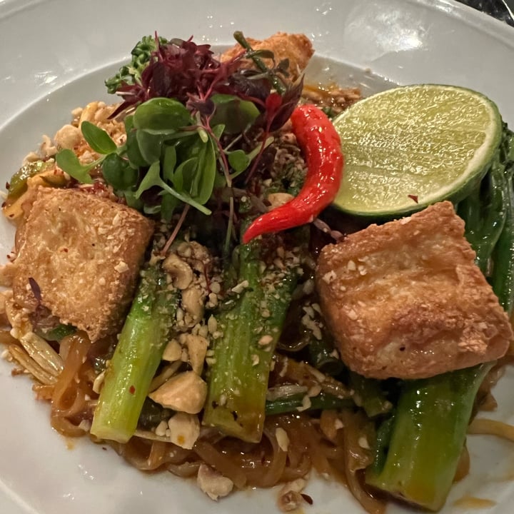 photo of Cultivate Cafe Pad Thai Rice Noodle With Baked Tofu Beansprouts, Mangetout, Chillies, Lime & Roasted Peanuts shared by @chefchrissy68 on  18 Apr 2024 - review