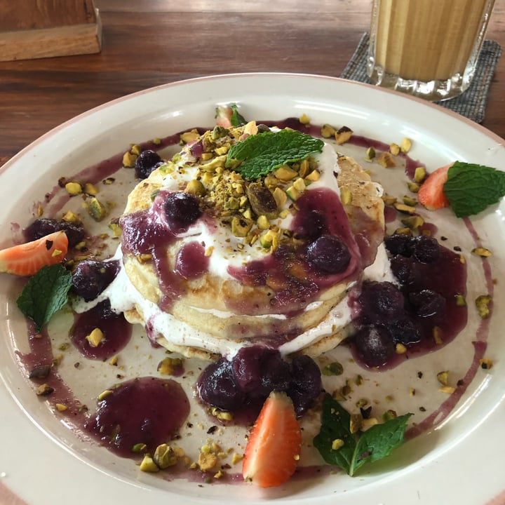 photo of Manggis in Canggu Blueberry Lemon-Cream Pancakes shared by @rainklau on  04 Nov 2023 - review