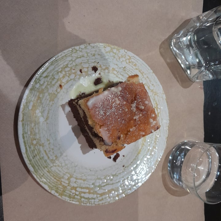 photo of Vegania Veggie Bar Carabanchel bizcocho marmolado con chocolate blanco shared by @vviborezna on  23 Nov 2023 - review