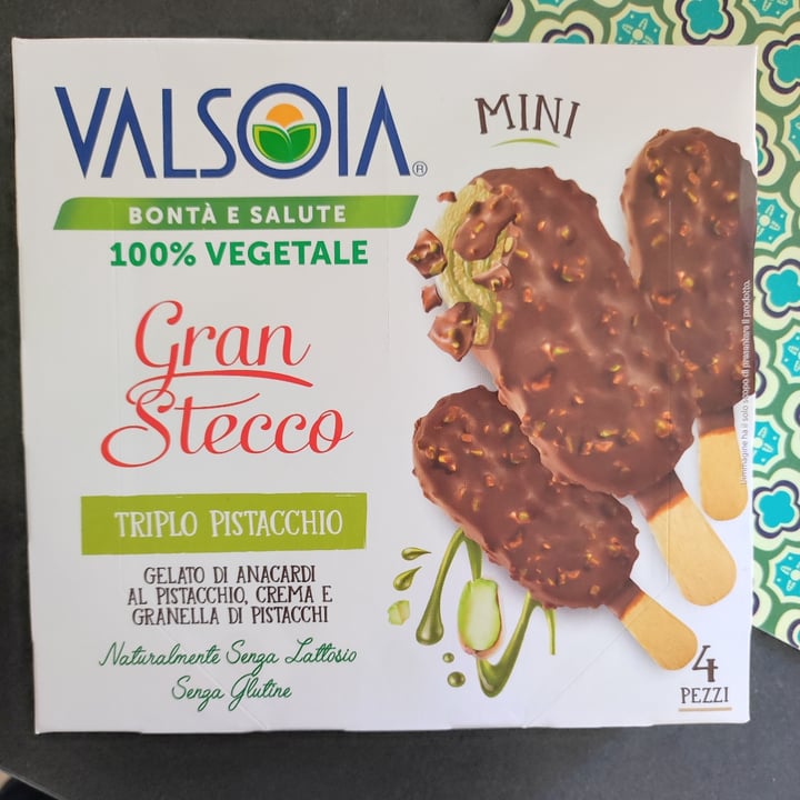 photo of Valsoia Gelato gran stecco triplo Pistacchio shared by @miaolinz on  20 Apr 2024 - review