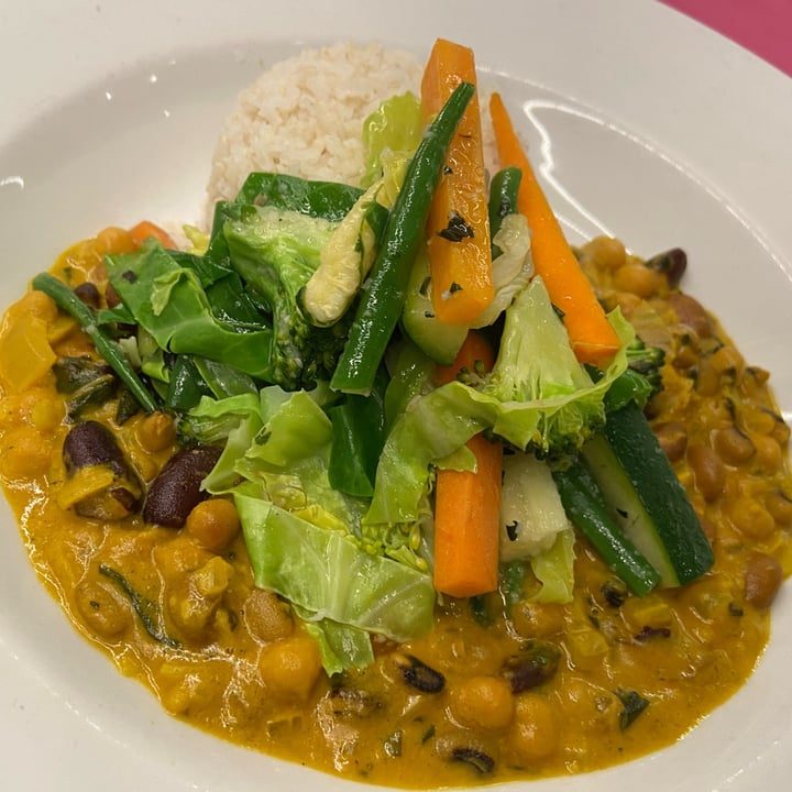 photo of 222 Veggie Vegan Mixed bean curry with rice and vegetables shared by @fxk on  06 Jan 2024 - review
