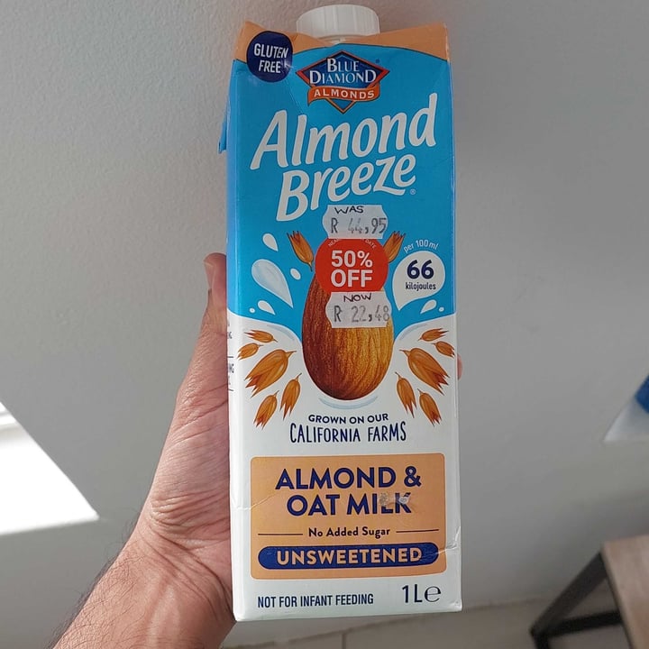 photo of Almond Breeze almond and oat milk shared by @rambullion on  16 May 2024 - review