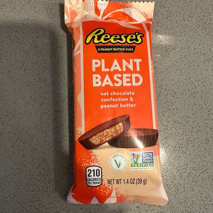 photo of Reese's plant based oat chocolate shared by @ashtothexo on  18 Sep 2023 - review