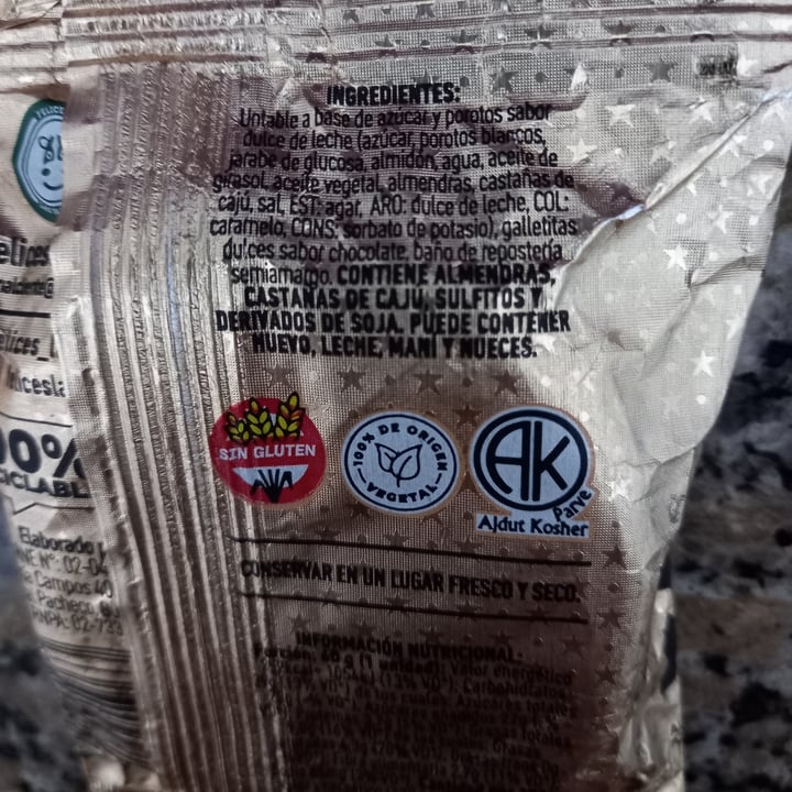photo of Felices Las Vacas Alfajor Negro shared by @-fa on  01 Oct 2025 - review