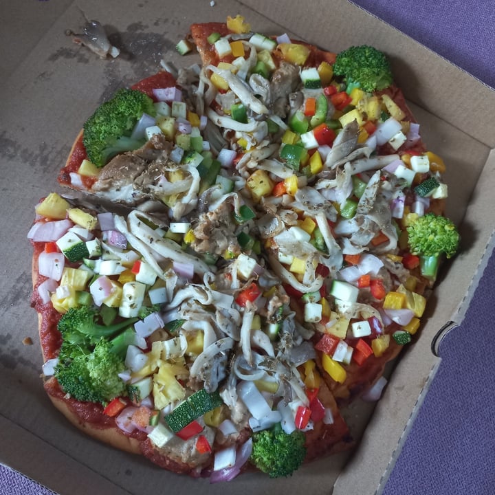 photo of Loving Vegan Veggie pizza shared by @punilu on  21 Sep 2023 - review