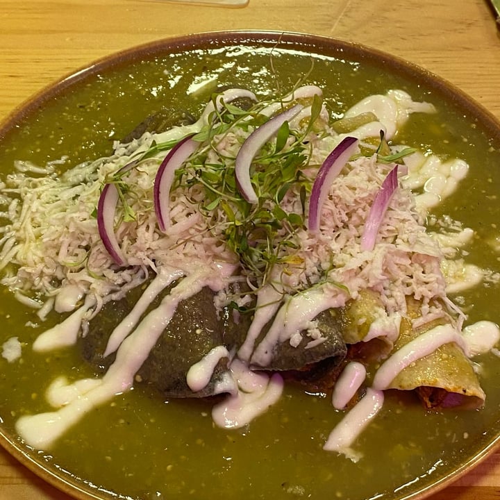 photo of Pali Pali Alameda Enchiladas verdes shared by @licona42 on  04 Jul 2024 - review