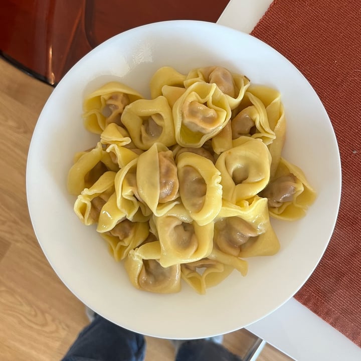 photo of Vemondo vegan tortelloni with meat alternative filling shared by @pattini on  10 Oct 2023 - review